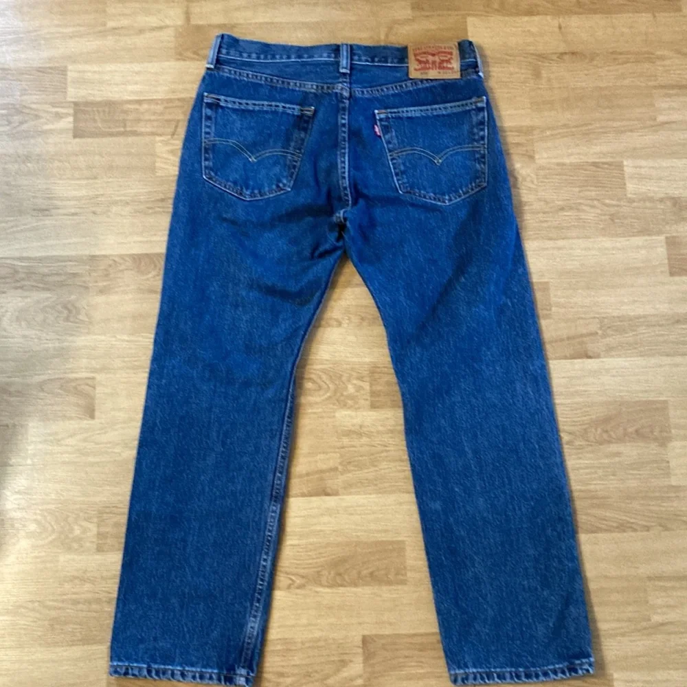 Levi’s Men’s Straight Leg Regular Fit Jeans in Dark Blue wash Size: W32 x L29